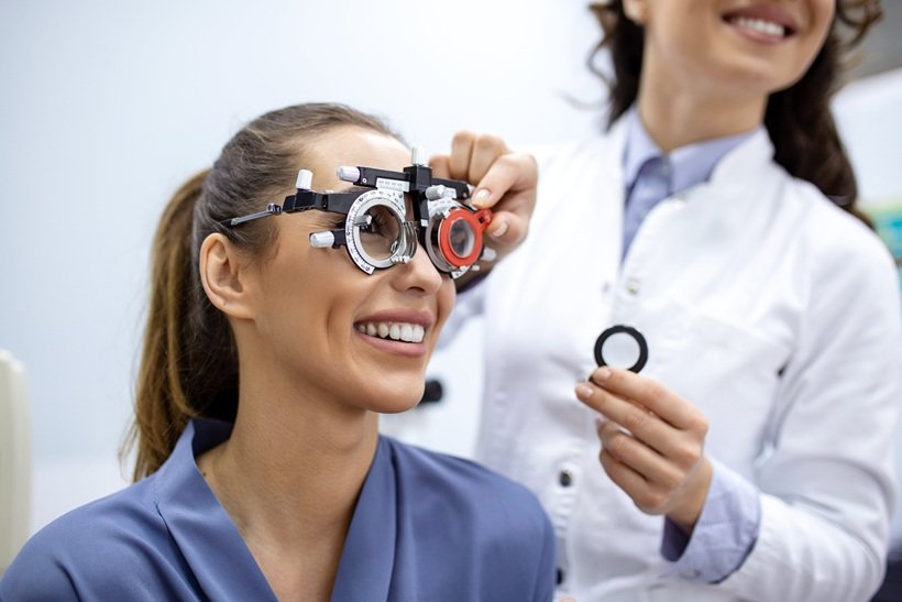 Optometrist using a phoropter for precise measurement